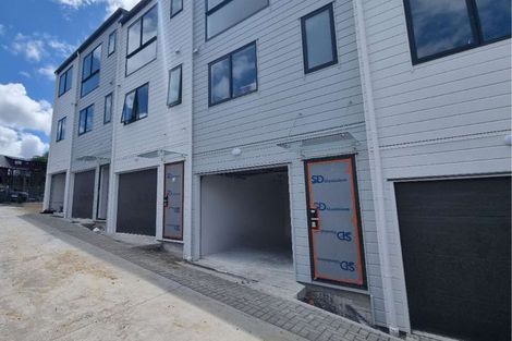 Photo of property in 11 Kayle Glen, West Harbour, Auckland, 0618