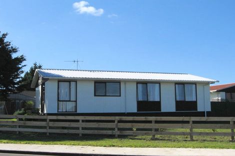 Photo of property in 26 Heathdale Crescent, Papakura, 2110