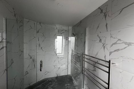 Photo of property in 21 Divich Avenue, Te Atatu South, Auckland, 0610