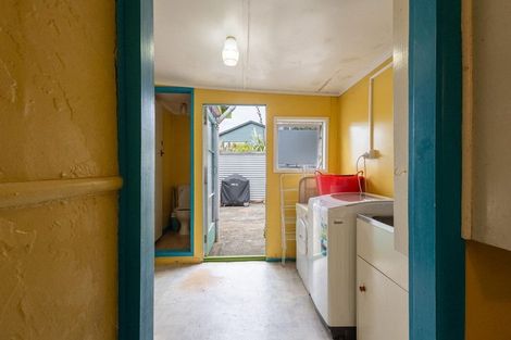 Photo of property in 63 Sea View Road, Baylys Beach, 0377