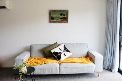 Photo of property in 12 Paddock Lane, Pukekohe, 2120