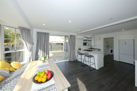 Photo of property in 2/5 Frome Place, St Albans, Christchurch, 8052