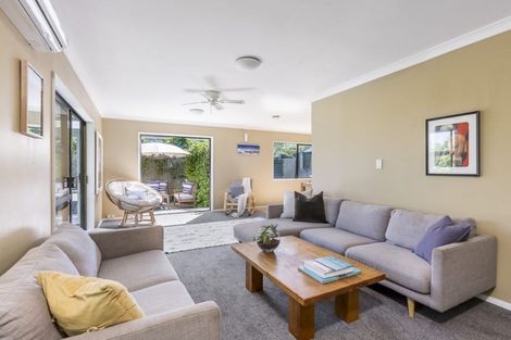 Photo of property in 72 Gloria Avenue, Te Atatu Peninsula, Auckland, 0610