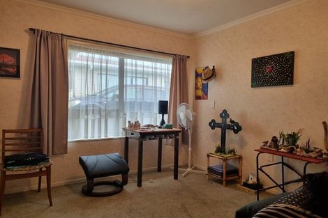 Photo of property in 2/2 Broadway, Waitara, 4320