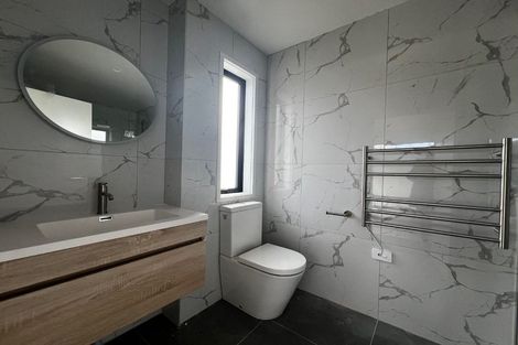 Photo of property in 21 Divich Avenue, Te Atatu South, Auckland, 0610