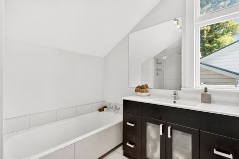 Photo of property in 32 Brougham Street, Nelson South, Nelson, 7010