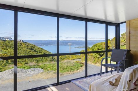 Photo of property in 142 Glanmire Road, Newlands, Wellington, 6037