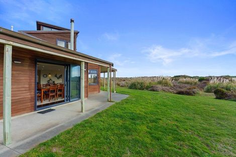 Photo of property in 80 Reay Mackay Grove, Waikawa Beach, Manakau, 5573
