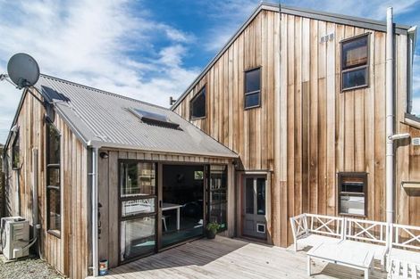 Photo of property in 11 Richmond Hill, Glenside, Wellington, 6037