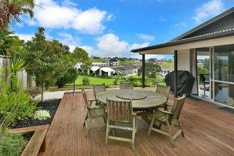 Photo of property in 12 Tawhana Crescent, Red Beach, 0932