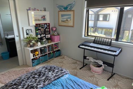 Photo of property in 4b Nerita Place, Long Bay, Auckland, 0630