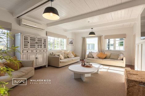 Photo of property in 4 Elmslie Road, Pinehaven, Upper Hutt, 5019