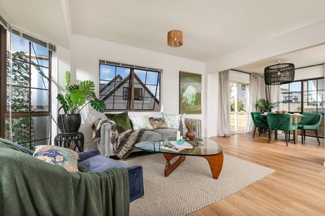 Photo of property in 1/4227 Great North Road, Glendene, Auckland, 0602