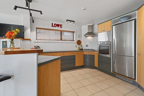 Photo of property in 2/2 Sixth Avenue, Tauranga, 3110