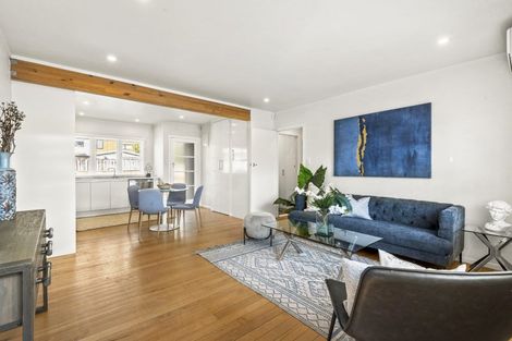 Photo of property in 2/134 Onewa Road, Northcote, Auckland, 0627