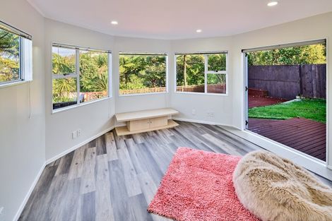 Photo of property in 18 Eastview Grove, Normandale, Lower Hutt, 5010