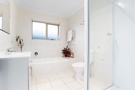 Photo of property in 1 Shah Place, Glen Eden, Auckland, 0602