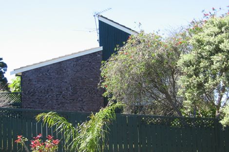 Photo of property in 3/18 Wernham Place, Northcote, Auckland, 0626
