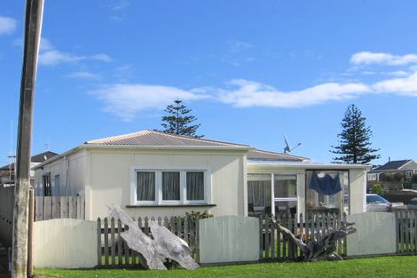 Photo of property in 8 Hall Street, Foxton, 4814