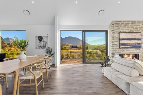 Photo of property in 8 Kerrera Lane, Jacks Point, Queenstown, 9371