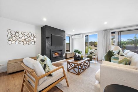 Photo of property in 27 Shelly Beach Parade, Cockle Bay, Auckland, 2014