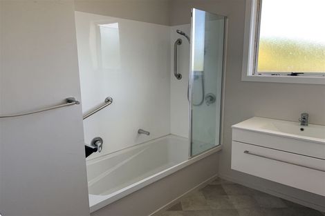 Photo of property in 54 Pukeroa Place, Papakura, 2110