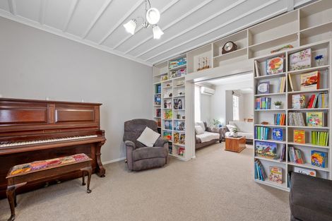 Photo of property in 13 Karaka Street, Helensville, 0800