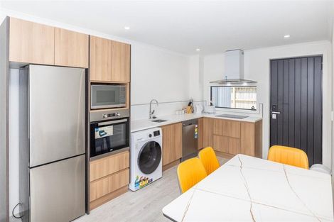 Photo of property in 2/18 May Street, Hamilton East, Hamilton, 3216