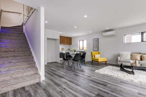 Photo of property in 7b Gladfield Lane, Te Atatu Peninsula, Auckland, 0610