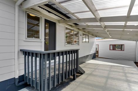 Photo of property in 7 Pureora Place, Clendon Park, Auckland, 2103