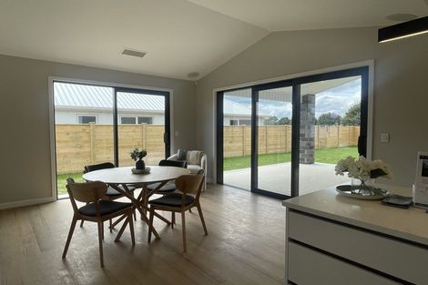 Photo of property in 92 Hugo Shaw Drive, Cambridge, 3434