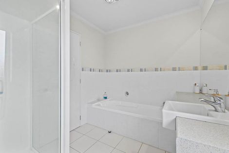 Photo of property in 21 Bellshill Close, Wattle Downs, Auckland, 2103
