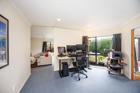 Photo of property in 11 Mcilwaine Place, Marton, 4710