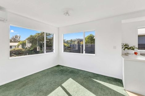 Photo of property in 1/58 Riversdale Drive, Merrilands, New Plymouth, 4312