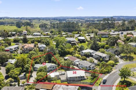 Photo of property in 35 Cyclarama Crescent, Massey, Auckland, 0614