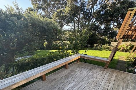 Photo of property in 15 Domain Crescent, Muriwai, Waimauku, 0881