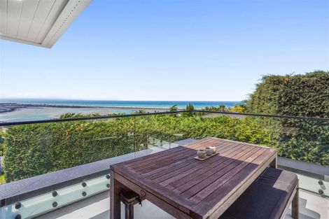 Photo of property in 2/11 Belleview Terrace, Mount Pleasant, Christchurch, 8081