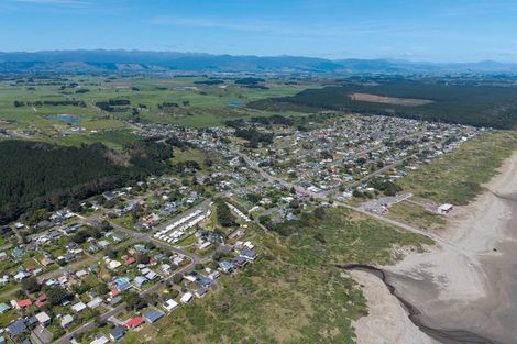 Photo of property in 7 Kent Avenue, Waitarere Beach, Levin, 5510