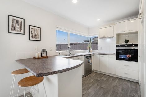Photo of property in 19 Montecito Place, Golflands, Auckland, 2013