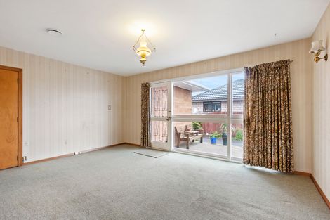 Photo of property in 43 Prestons Road, Redwood, Christchurch, 8051
