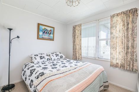 Photo of property in 5 Rapaki Place, Te Atatu Peninsula, Auckland, 0610