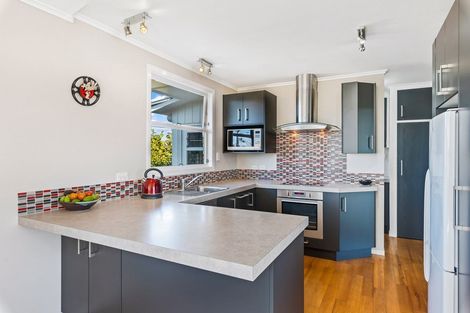 Photo of property in 18 Rua Road, Paraparaumu Beach, Paraparaumu, 5032