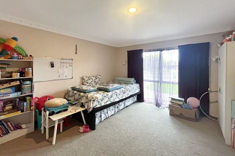 Photo of property in 111 John F Kennedy Drive, Milson, Palmerston North, 4414
