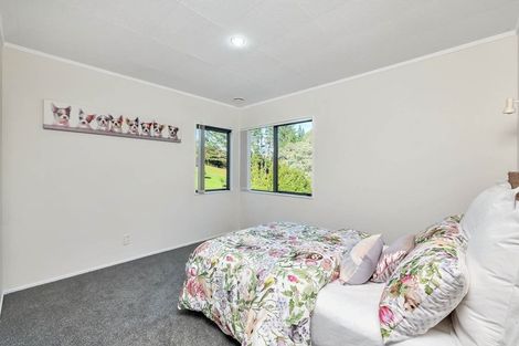 Photo of property in 215 Kaipara Road, Papakura, 2582