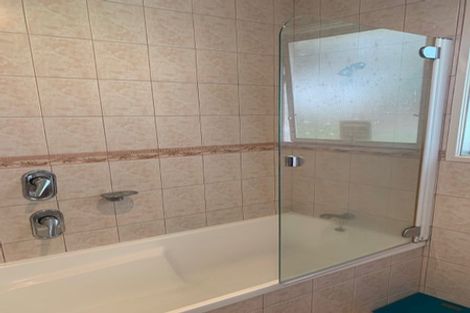 Photo of property in 2/10 Raewyn Place, Pakuranga, Auckland, 2010