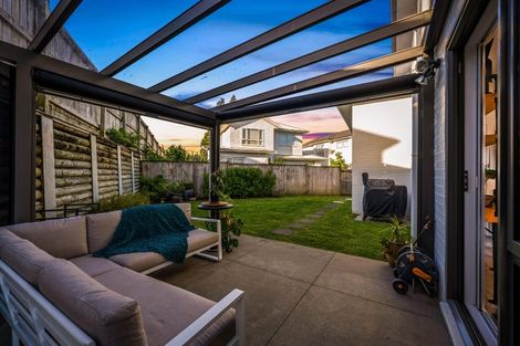 Photo of property in 22 William Wallbank Crescent, Swanson, Auckland, 0614