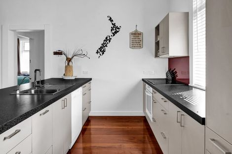 Photo of property in 21 Maire Street, Hawera, 4610