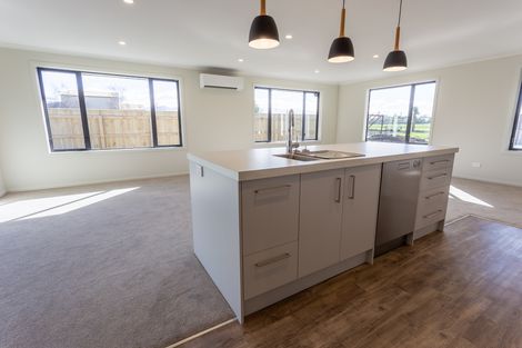 Photo of property in 1 Devon Lane, Carterton, 5713