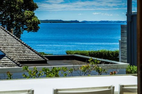 Photo of property in 30 Oxford Terrace, Coromandel, 3506