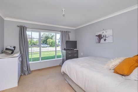 Photo of property in 140 Mako Mako Road, Levin, 5510